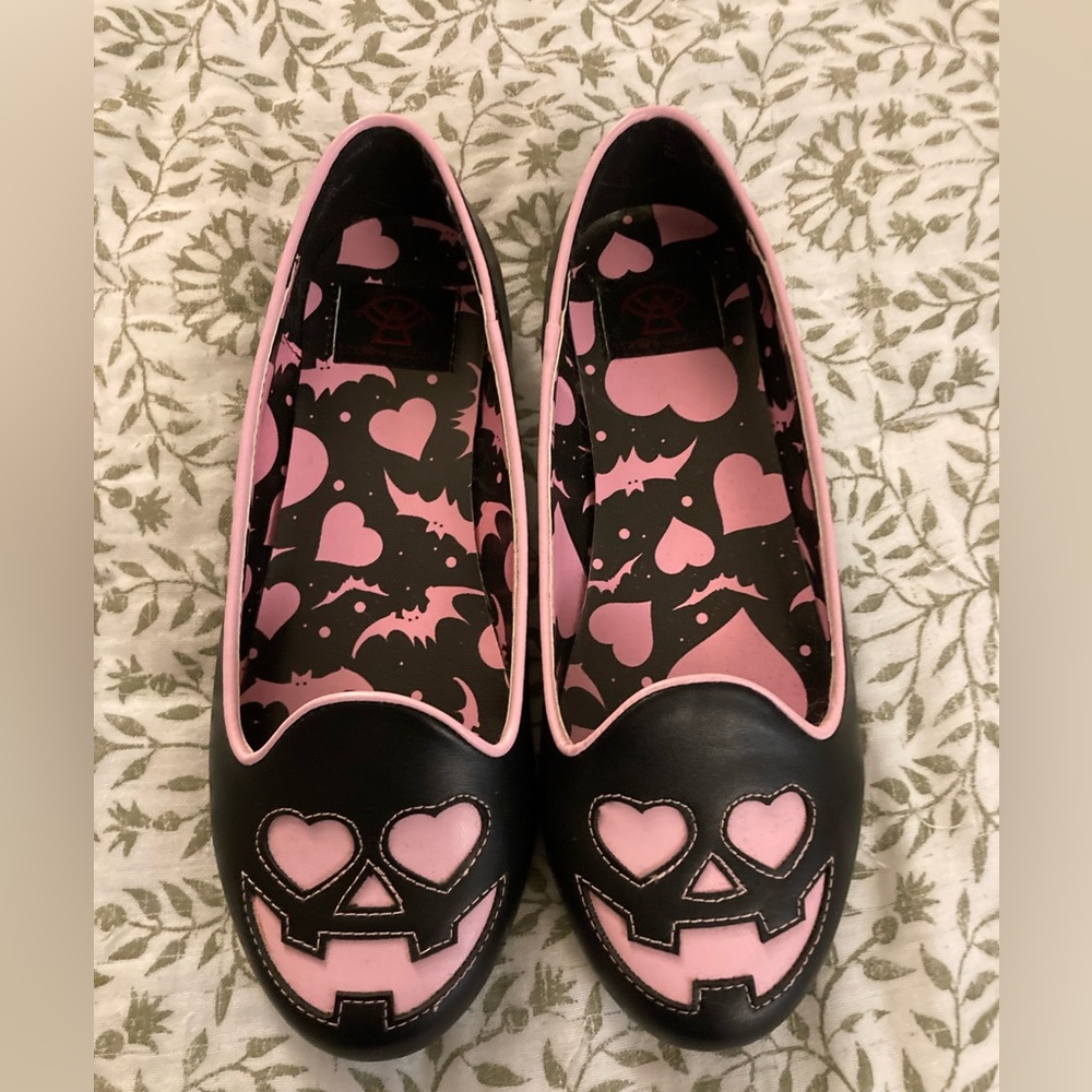 Strange Cvlt Flats Size 8